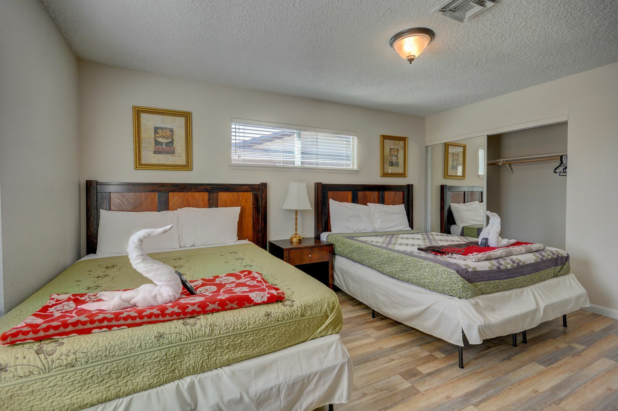 Luxurious 4br House With Large Pool 8min To Strip Apartamento Las Vegas